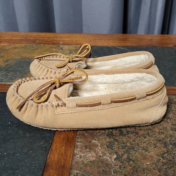 Minnetonka Girls size 4 Faux Fur Leather Slippers - Picture 6 of 8